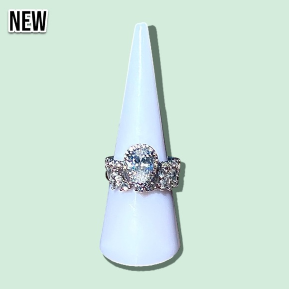 New Dazzling Cubic Zirconia Teardrop CZ Wedding Engagement Ring 2pc set - Picture 6 of 14